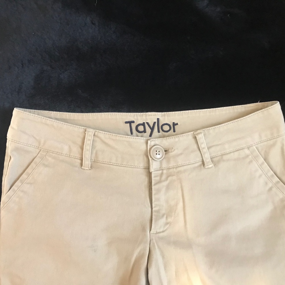 Delias khakis Taylor style